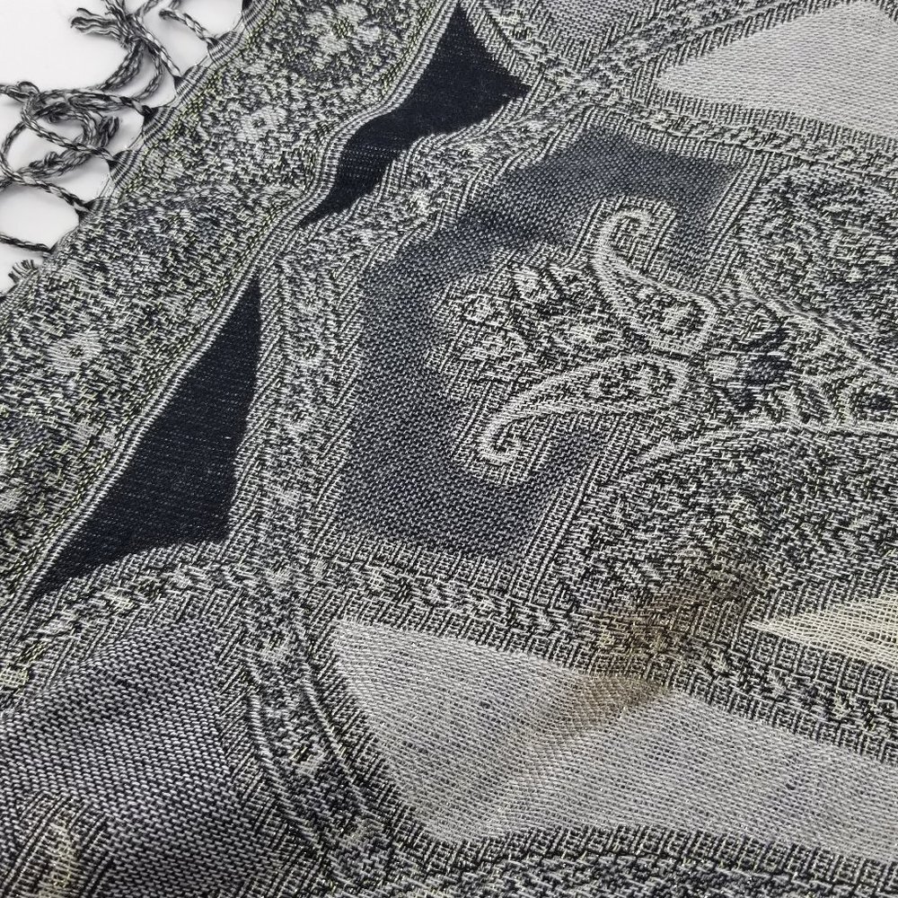 ❤️Collection Eighteen Scarf With Metallic Threading - Picture 6 of 6